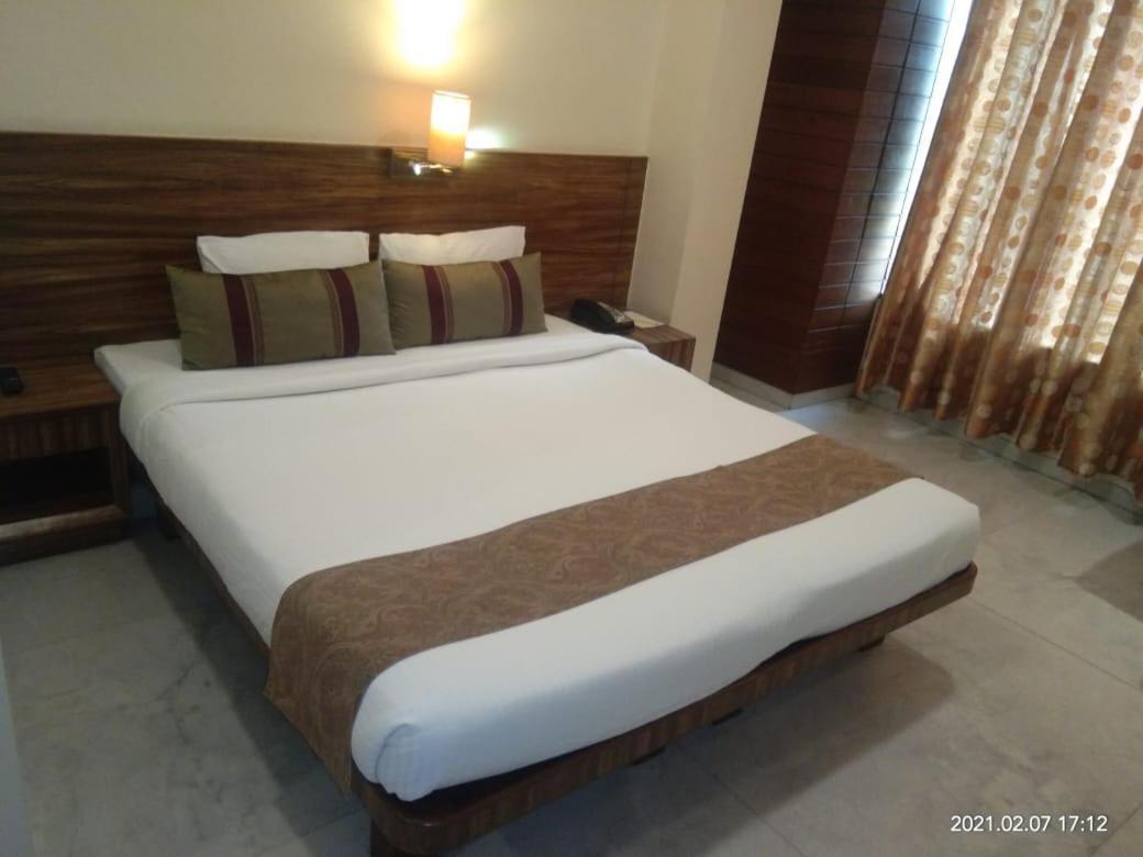 Hotel Jewel Of Chembur Bombaim Exterior foto