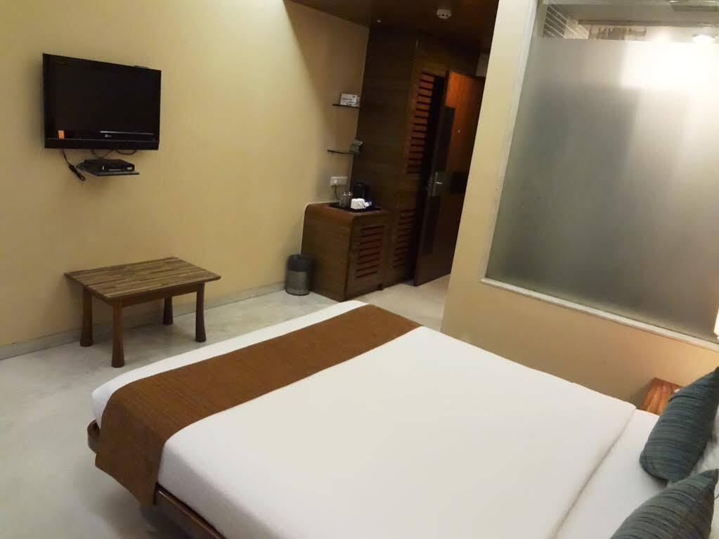 Hotel Jewel Of Chembur Bombaim Exterior foto